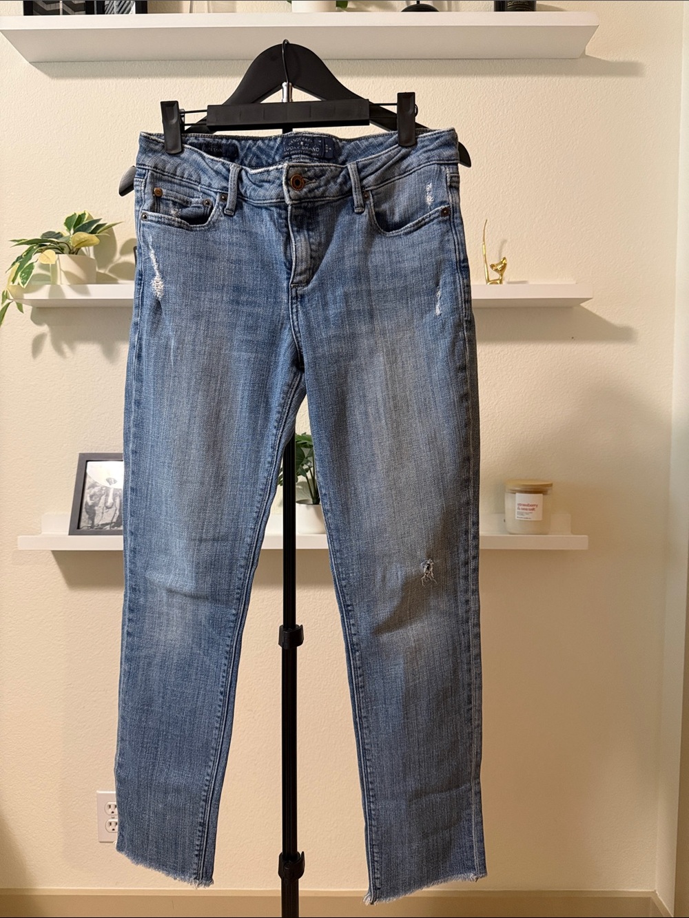 Lucky Brand Women's Medium Blue Cropped Distressed Jeans